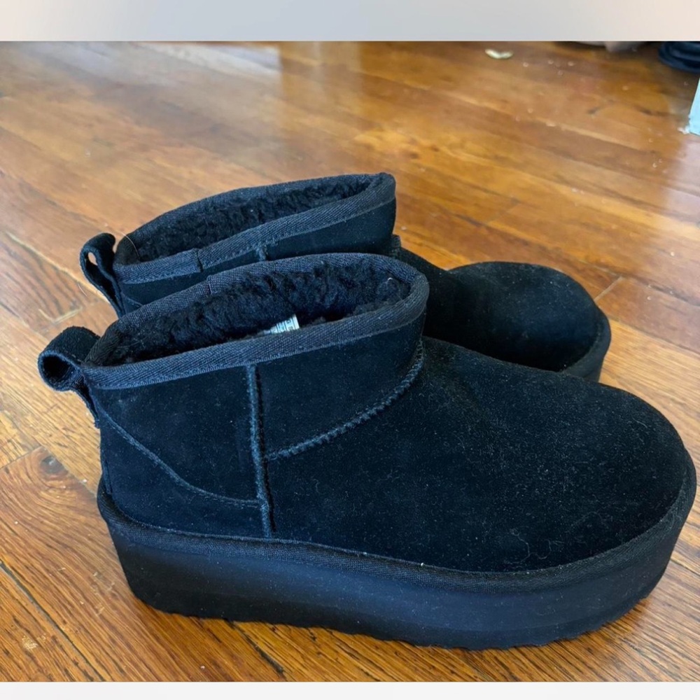 Black platform UGG boot size 7